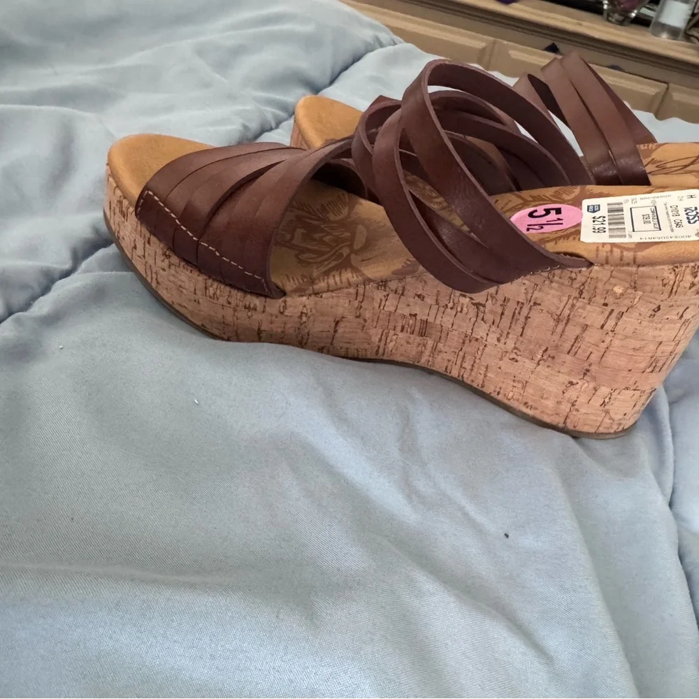 Elegant Brown Strappy Sandals - Picture 6 of 6